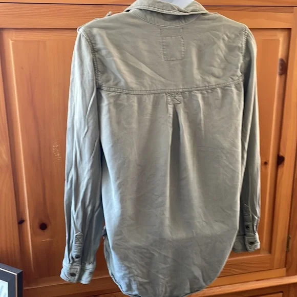 ‼️FREE with Purchase‼️ AEO 🦅 Olive Top 💚 - Picture 15 of 17